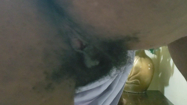 Lovemina: Pertunjukan pantat besar