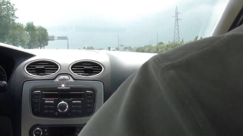 Enjoy German porn: Người đẹp tóc đen đến từ Đức làm hài lòng hai con cu cứng