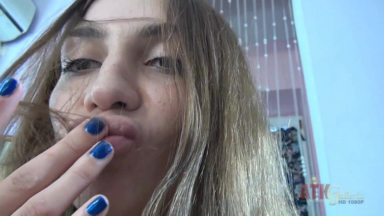 ATKIngdom Fans: In front of the mirror, Miss Karina may stay