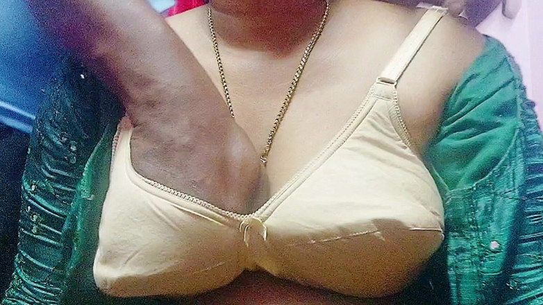 Desi Mohini: 계부와 하드코어 섹스하는 인도 바비