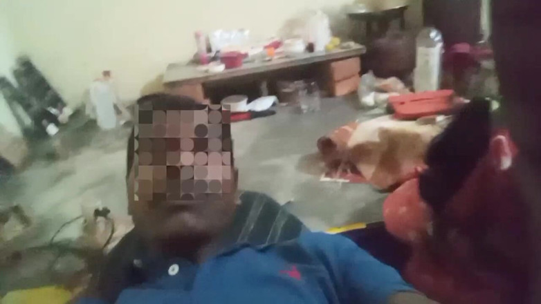 Bengaliauntykichut: デシの古い隣人の友人の叔母がロマンチックな気分で自分の部屋に行ってセックスされました