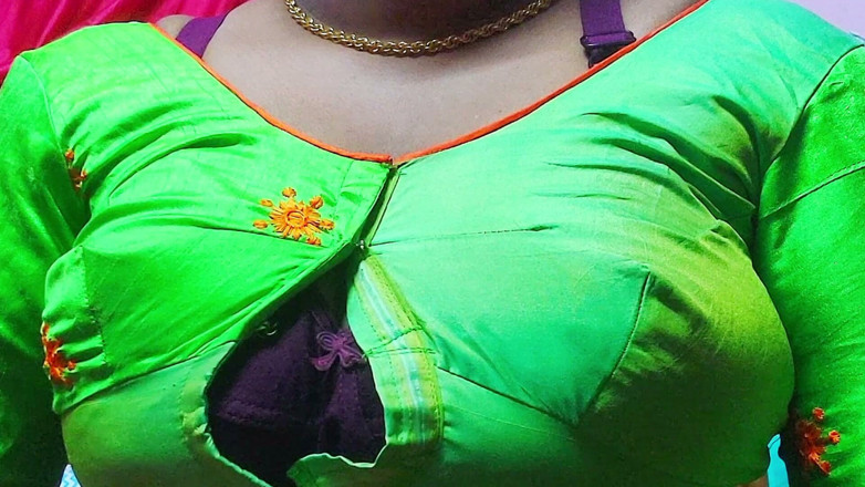 Desi Mohini: Eleva o sună pe profesoară acasă și face sex cu ea