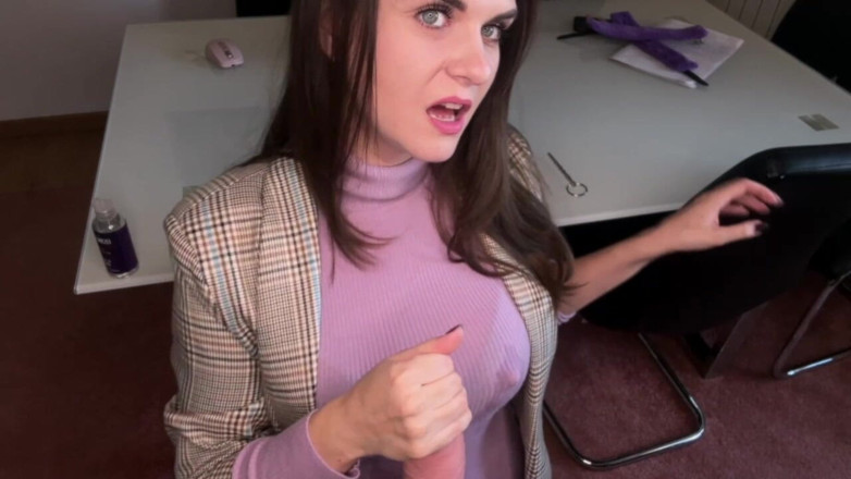 YooYa ASMR: Heiße Stiefmutter Verführt Stiefsohn Im Büro, Zeigt Ihm Milchige Brustwarzen...