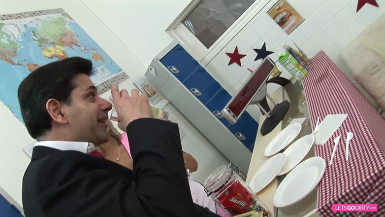 Onlyvids: DP orgy with sluts from the Scottish restaurant