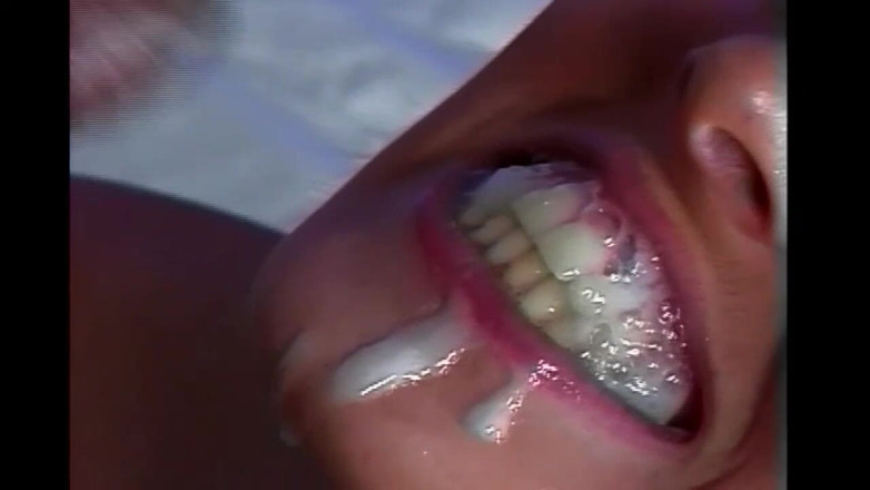 Vintage X: Змусьте мене ковтати сперму