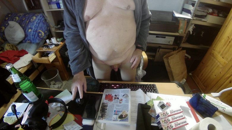 Opas Lust: 30 Kg Leichter Mit Falten Über Dem Schwanz