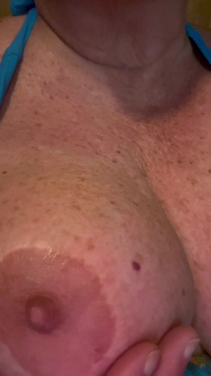 Big Ass 4 U: Susu Tetek Saya di Sauna