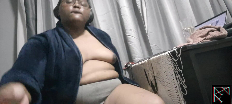 Eleasihle Esma: ぽっちゃり系トランスジェンダーオナニー