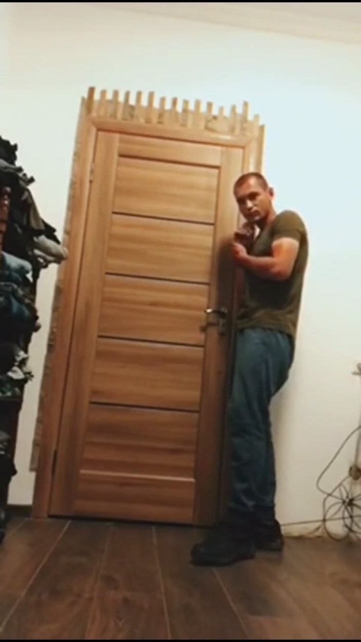 Merry Bell: Tuan yang ketat mengarahkan hamba itu menjilat kasut kotor