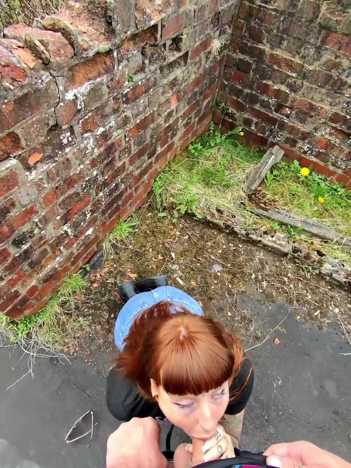 Yourfavecumslut: Suge pula și se fute în timp ce explorează urbană