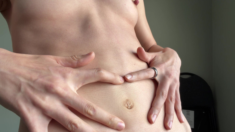 Ms_Emmy_Lynn: Close-up Bellybutton on Skinny Fit Babe
