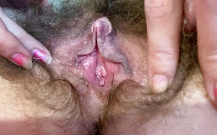 Cute Blonde 666: Närbild hårig fitta stor klitoris orgasm