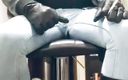 Black smoking muscle stepdad: Schwarze britische muskel-leder-rauchdusche anschließend masturbation clip