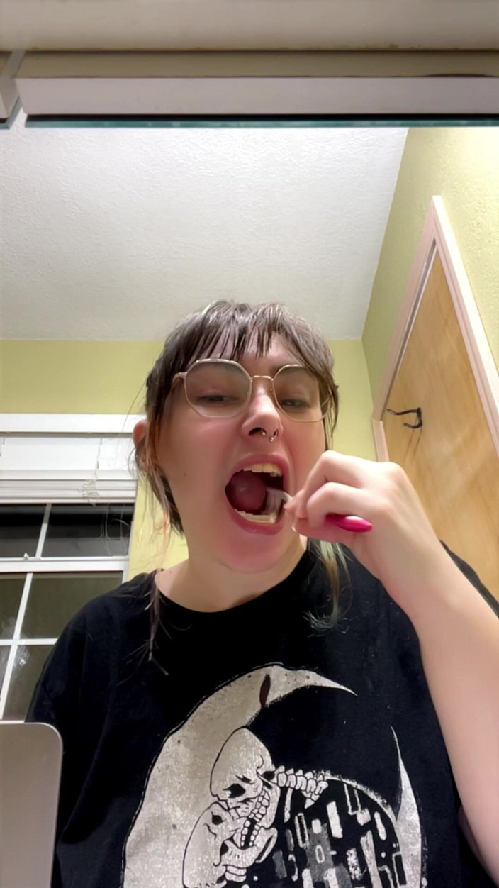 Mushroombitchx: Čistím si zuby