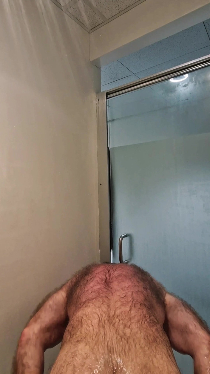 JackvanDean: Hairy Muscle Bear Flexes and Showers