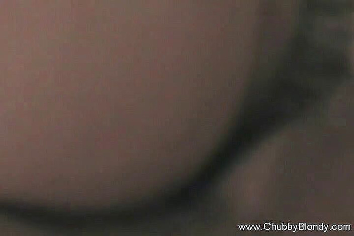 Chubby Blondy: 她喜欢束缚游戏