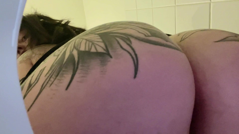 Miss Valentina: 계모의 화장실