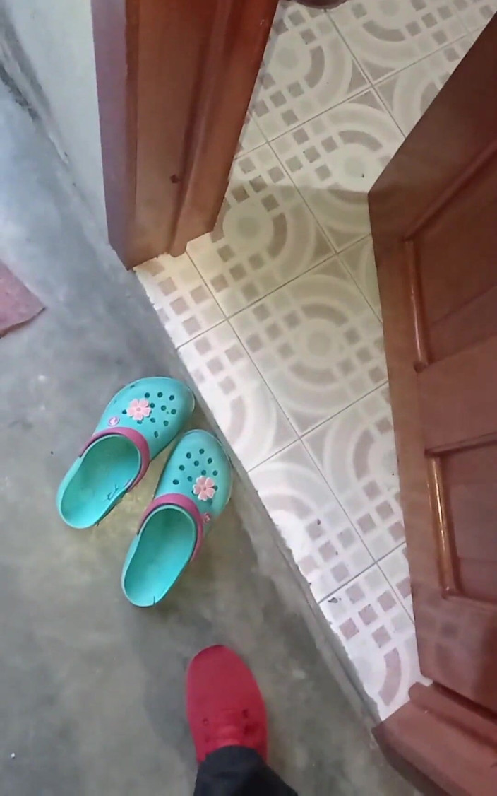 Mr_jhovin: (El Fisgn) Eu entrei na casa da empregada e a...