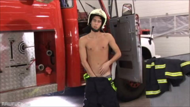 Raw Fuck: 消防员val Horner手淫