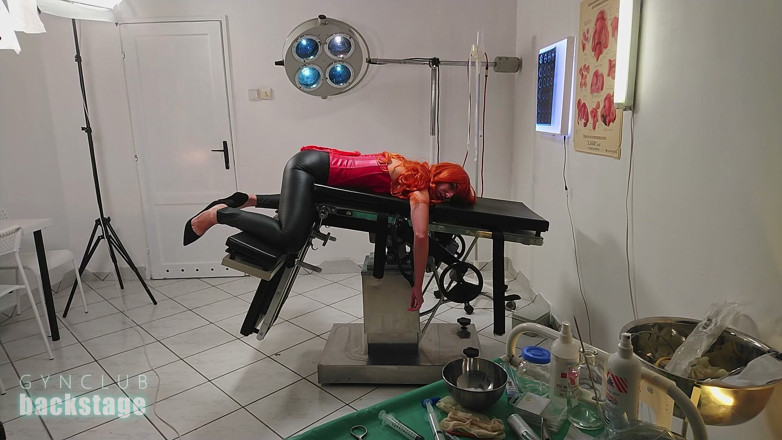 Backstage gynclub studio: Redhead, Gyno Exam