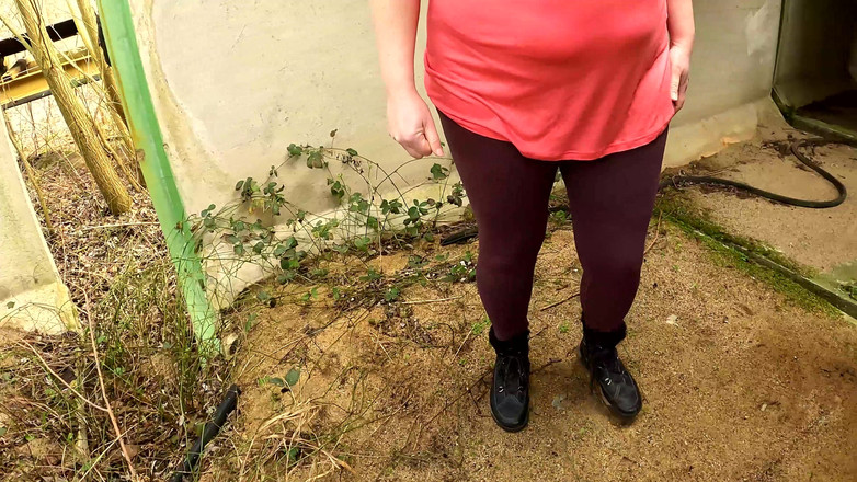 Bouncy Tits Action: Громкое шлепанье сисек на стройке