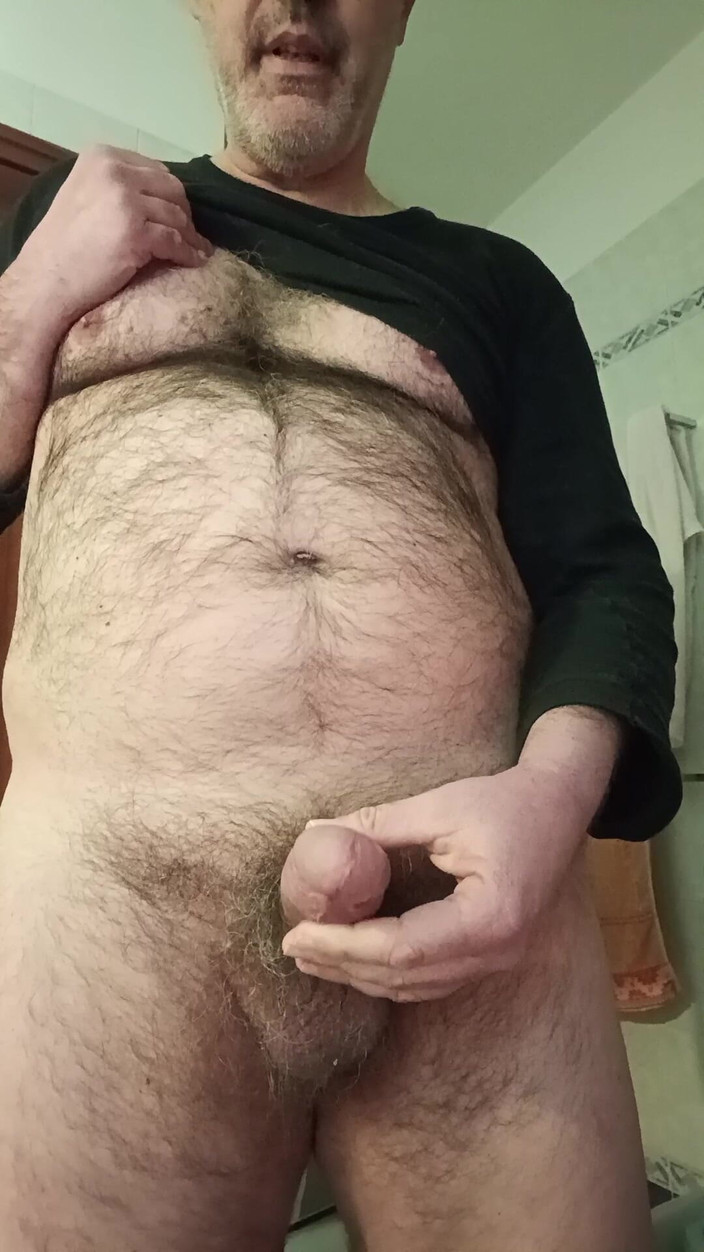 Setesesso7: J’ai eu plaisir dans la salle de bain de la...