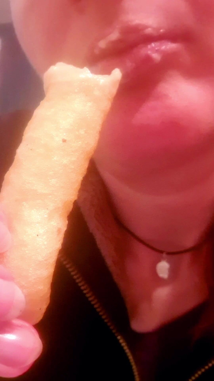 Ana Liz: Awek nakal menghisap kentang