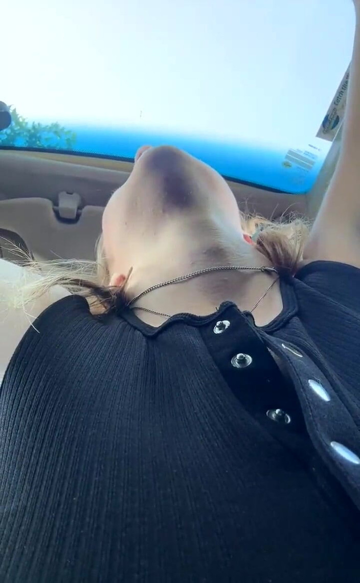 April Sparx: Stream begon pm, klaarkomen, wachten met me in mijn auto