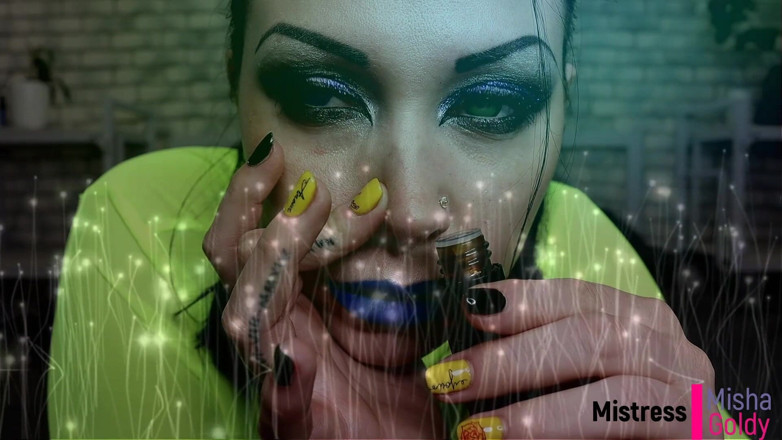 Goddess Misha Goldy: Farejadores hipnotizam e reprogramam sua porra nos meus pés
