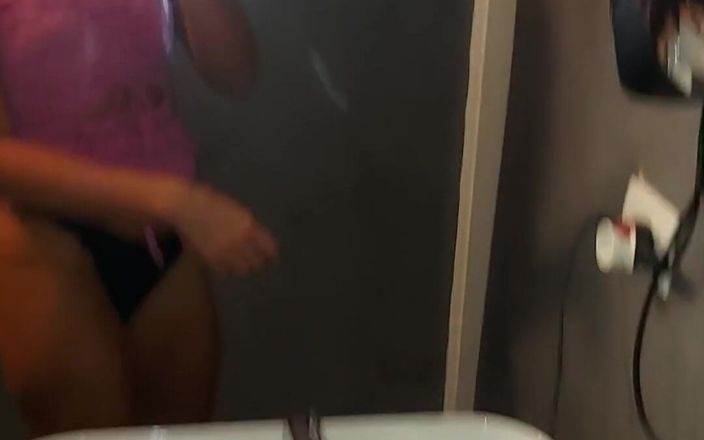 Only Maya: Încep să lucrez, mă gândesc dacă dintr-o dată a venit...