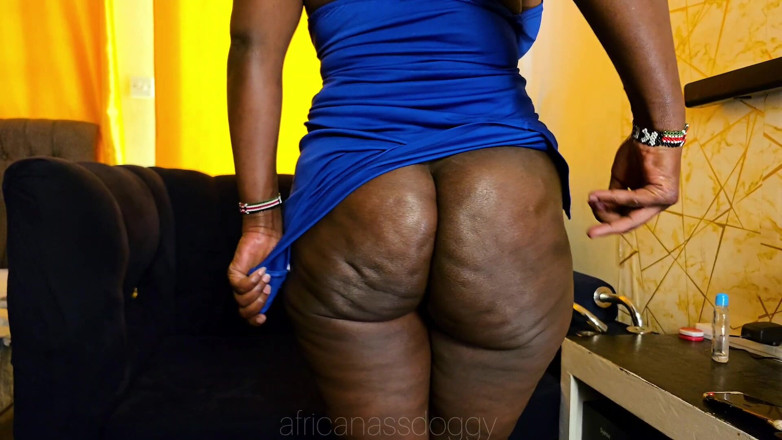 BadbunnyKE: Blue Dress Hiding Phat Ass