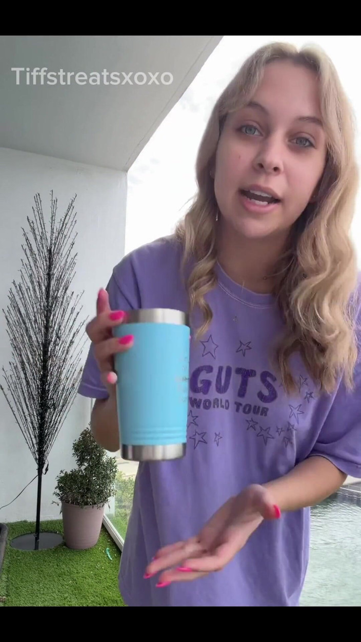 Tiffstreatsxoxo: Peeing a coffee cup on the balcony!