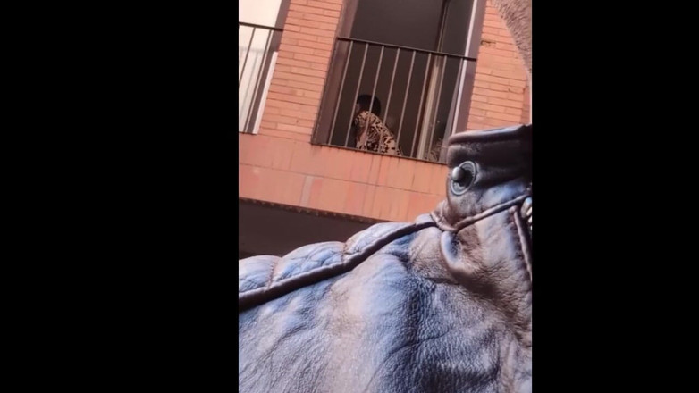 SweetJaneOfficial: Offentlig nakenhetssamling - Pizza leverans, toplös strand, retande vän