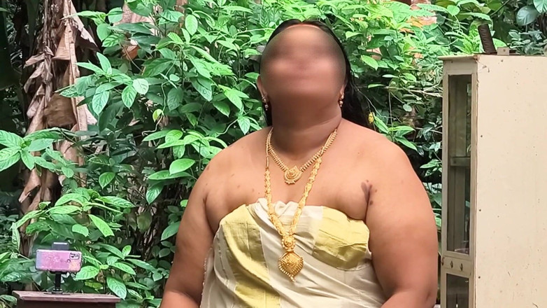Anne Ipe: Mallu Big Ass Sexy MILF in Traditional Loincloth and Bodice,...