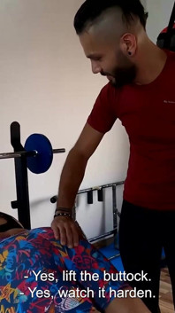 Fotto la mia matrigna nella mia palestra di casa!