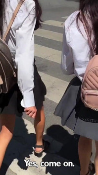 Studentky nechtějí studovat – chtějí kouřit ptáky!