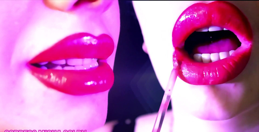 Goddess Misha Goldy: 私のおいしいジューシーな唇があなたをからかい、あなたはそれらについて考えるのをやめることができません!彼らはあなたの哀れなチンポをピクピクさせます。