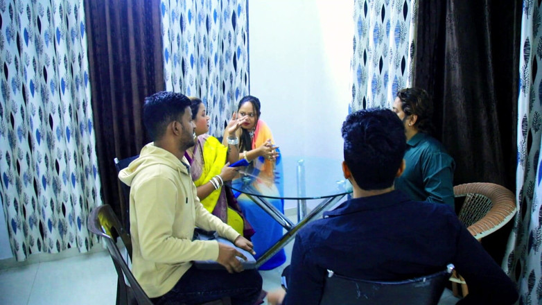 desigoldtv: Kontorsägare och anställda höll gruppfest och två tjejer var också...