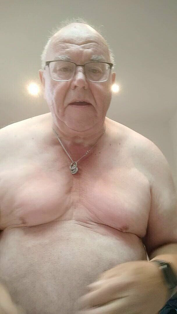 Karlchengeil: Toketku merah setelah dientot