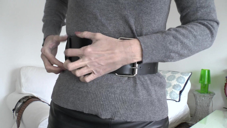 Lady Victoria Valente: Opasek v obývacím pokoji, část 3, Lady Victoria Valente