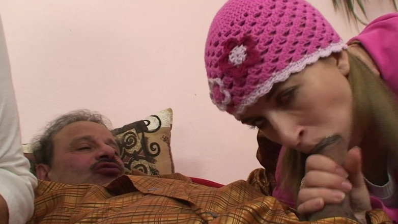 The Window of Sex: 섹시한 1_hairy 십대 금발의 미시 쓰리섬