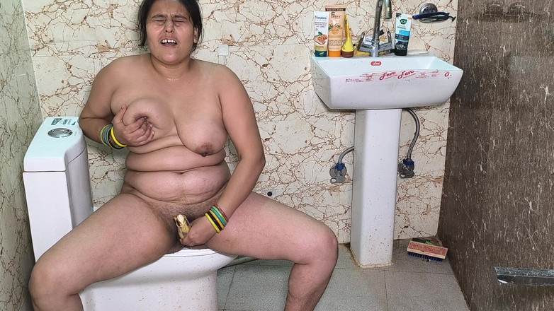 Puja555: Une banane dans la chatte de Pooja