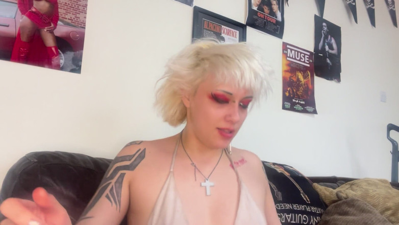 Glitterqueen1999: 口红亲吻和口交红色黑色的嘴唇深喉邋遢