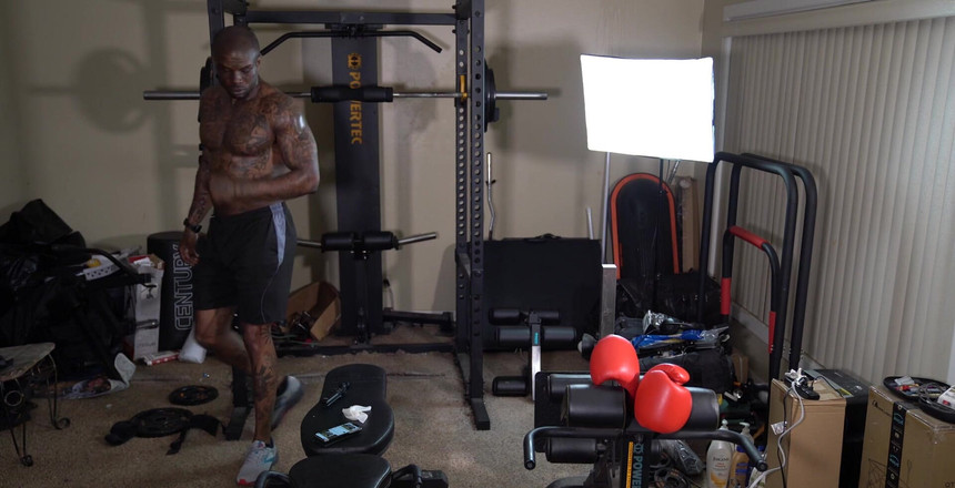 Hallelujah Johnson: 阻力训练锻炼锻炼计划必须考虑许多变量，例如教授正确的运动模式，改进