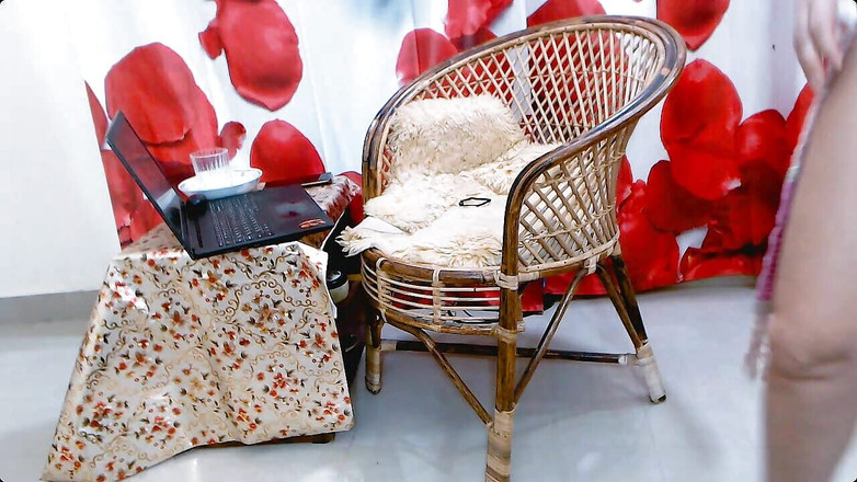 Bolly Karma: Cam web kongkek pepek aksi secara langsung