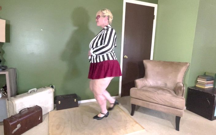 Alice Stone: BBW Striptease Dancing and Jiggling Her Fat Body Showing off...