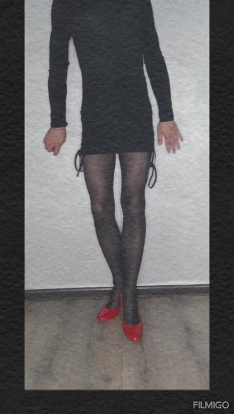 Lana Cross: Pakai stoking ketat