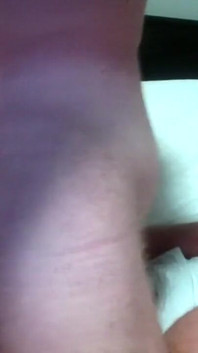 La calda milf viene scopata in culo e squirta