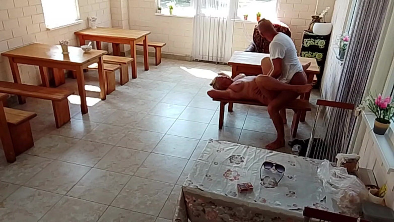 Crazyfamily 1970: Camarera desnuda se deja follar