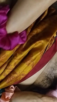 Bhabhi Inserted Sex Toy Into Pussy and Took Out Pussy Juice